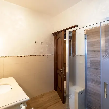 לינה וארוחת בוקר Domus Japigia 3*